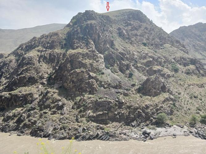 fig 2b mt mugh from north with an arrow small